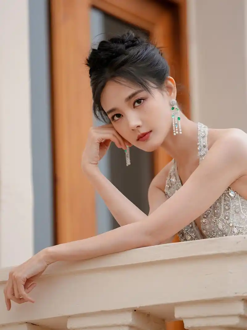 李一桐 深v露背礼服