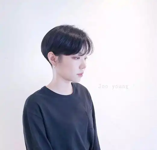 中分露耳短发女帅气,短发图片,发型图片