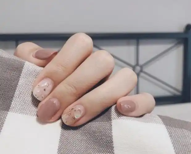 适合手粗手黑的短款纯色美甲推荐(女孩子拒绝不了的清新简约风美甲)(6
