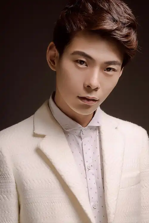 夏沫文化样片规划的写真摄影作品《(个人形象照)》