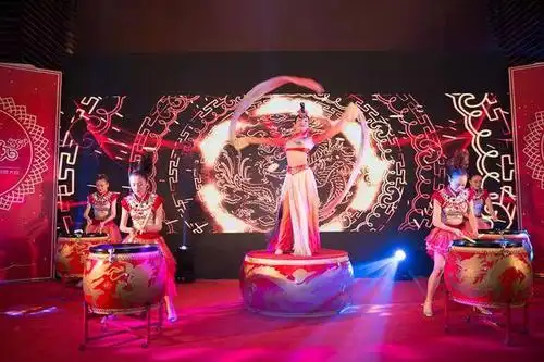 开场舞《鼓舞飞扬》