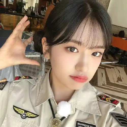 安宥真头像】【安宥真壁纸】【安宥真自拍】【安宥真小卡】【安宥真mc