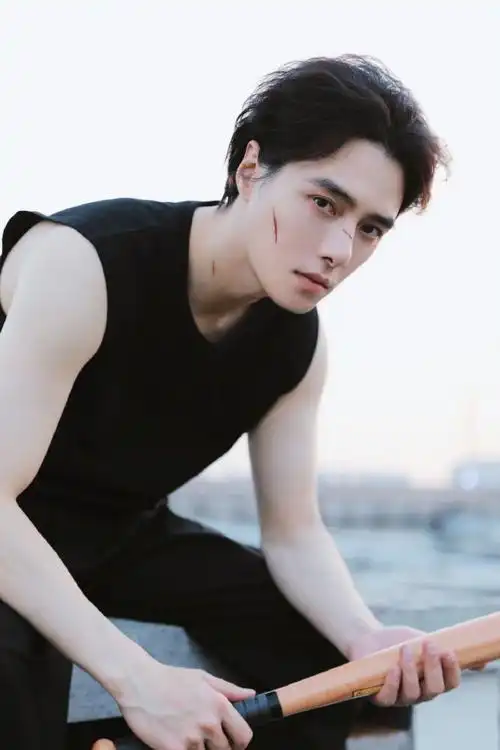 方逸伦手臂青筋