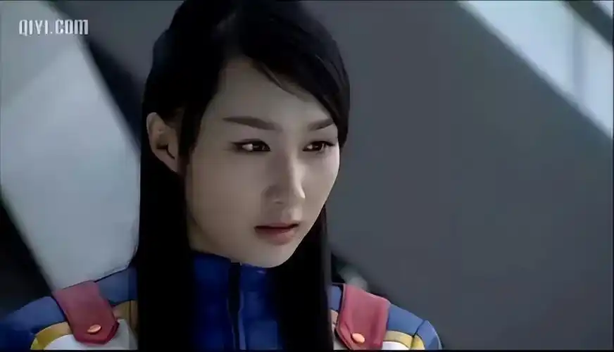 雷佳音的妻子翟煦飞是许多人曾经的"童年女神",她曾经在真人版的特摄