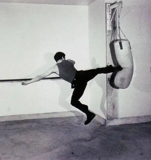 一组李小龙训练老照片,告诉你他为什么这么厉害!