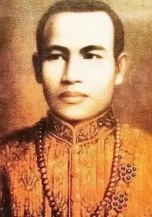 儿子智商低下女儿病危,泰国国王玛哈被咒"十世而亡"要应验了?