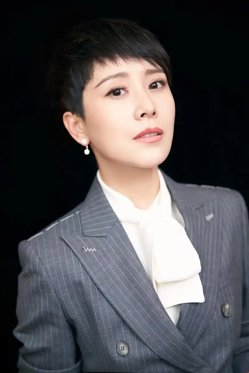 海清获2017年度影响力女性奖 贴心为员工放姨妈假