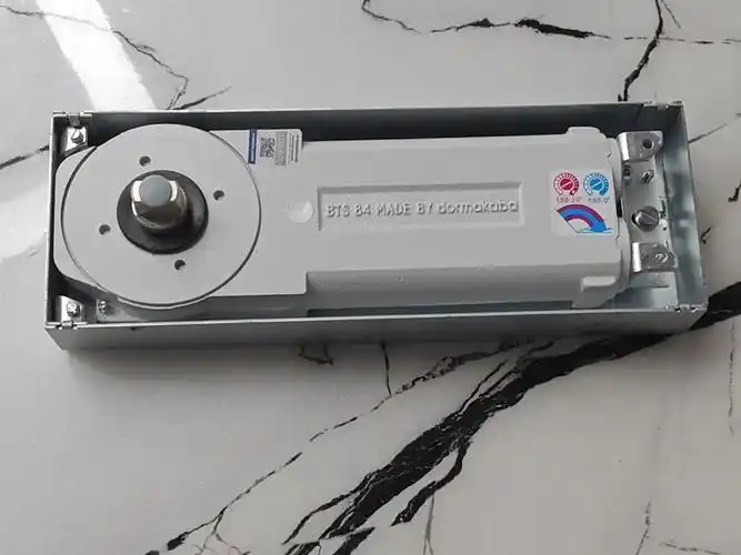 铝合金,木质等门 扇设计的双向开启地弹簧,具有多玛凯拔地弹簧的各种