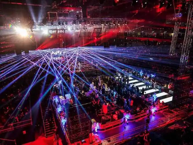 以激光灯造梦,营造一场高级舞台大秀!