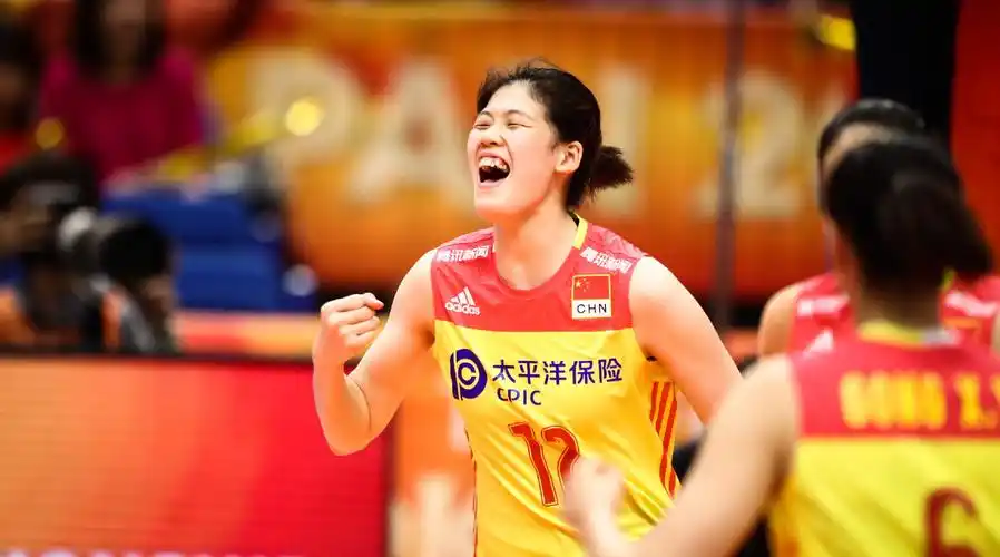 【#fivb人物# |中国女排12号李盈莹】李盈莹是中国女排的一颗新星