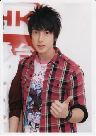 国籍:中国  地域:港台  职业:歌手 演员  身高:180cm  姓名:吴尊