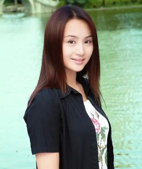 p>曹颖,1974年5月14日出生于北京市,主持人,演员,歌手.