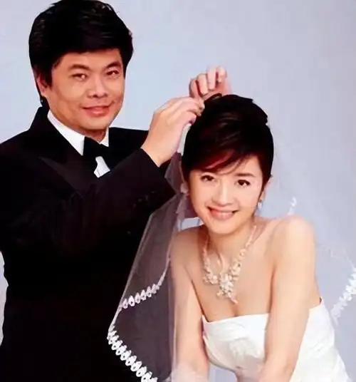 富豪丁健爱上前央视女主持,不顾亲友反对和原配离婚,孩子给前妻