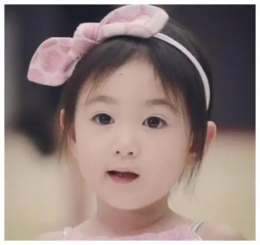 奥莉长大后彻底长残,眼睛变小脸变方,网友:越来越像李安琪