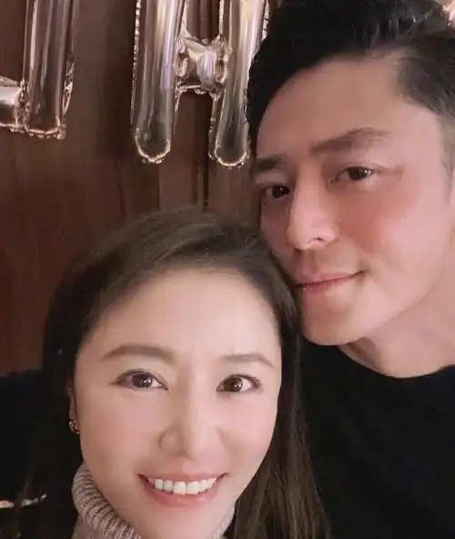 47岁林心如素颜出镜勇气可嘉颜值状态不如当年但还好气质仍在