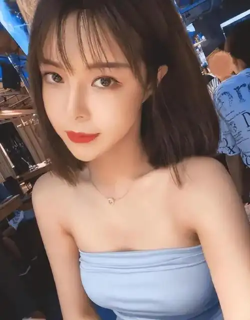 女主播苏恩为冲业绩疯狂性感热舞结果走光直播间当场被封