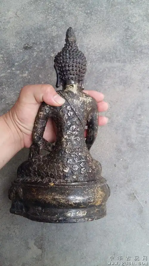 铁鎏金佛像
