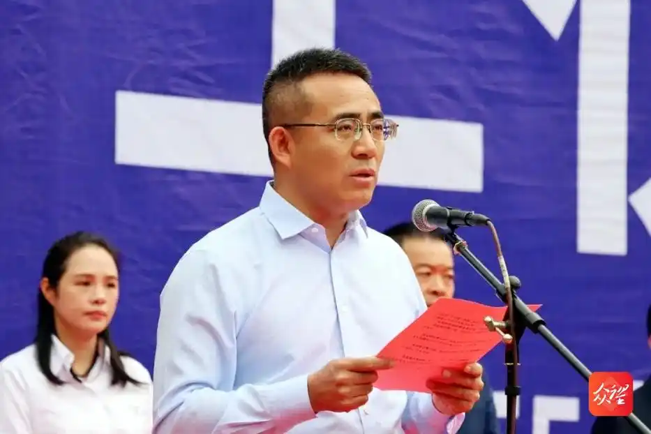 沿河县委副书记,县长代忠义主持开工仪式项目成败的关键在于人.