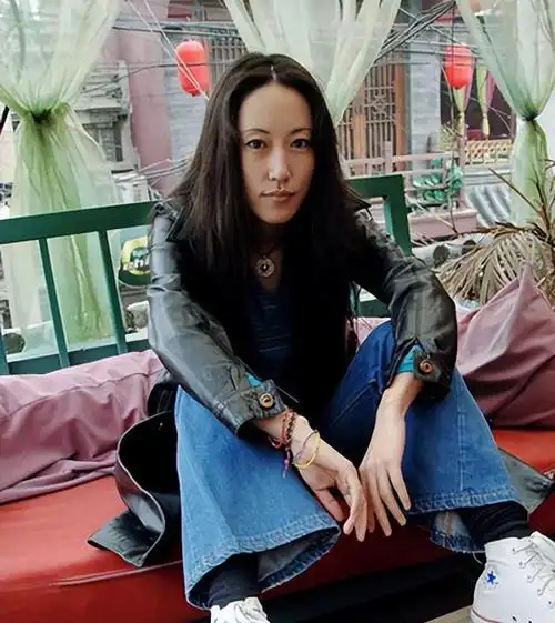 不后悔从王菲手中抢走窦唯,离婚18年后,高原选择和女儿相依为命