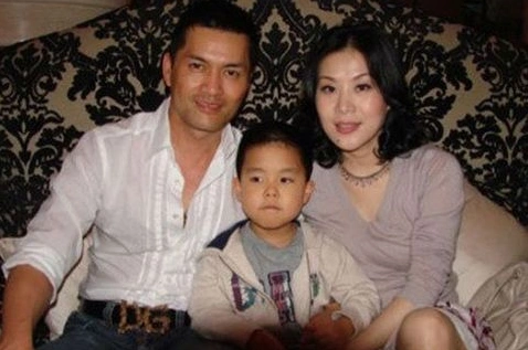 杨小娟在中国内地经商多年,曾担任过深圳商会的会长.