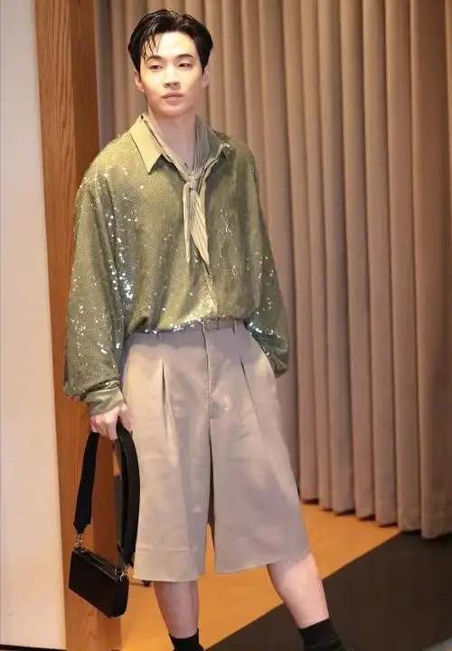 苏州这天被又老又肿的惠英红惊艳不穿暴露礼服却艳压群芳