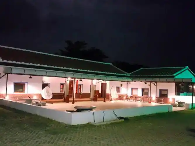 白沙湾红瓦屋民宿 (baishawan redbrick house)