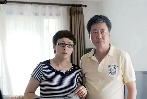 宋丹丹与英达离婚后,最终在朋友苏小明与张暴默等人的撮合下,宋丹丹