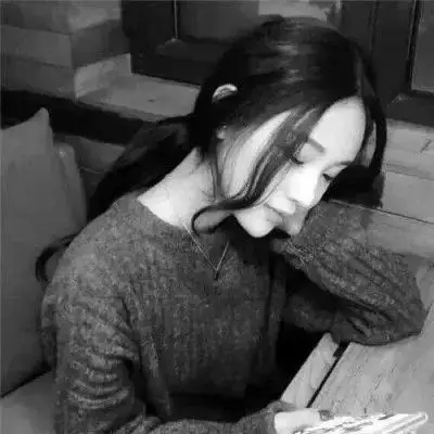 女生高冷侧脸黑白头像