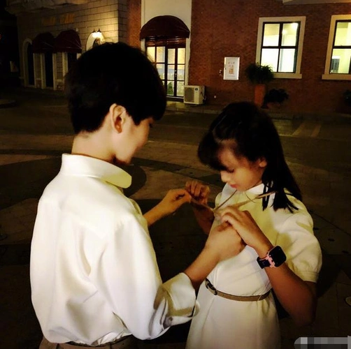 天天为森碟系蝴蝶结 网友:森碟也是个元气小美 女 天天太有爱了吧!