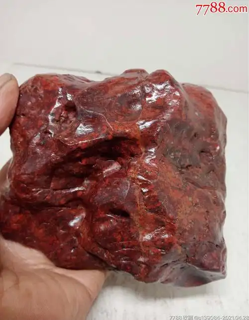 新疆戈壁鸡血石900多克包真