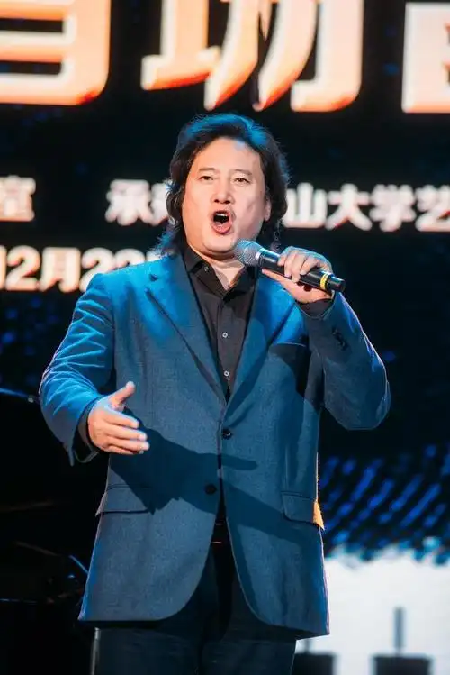 著名歌唱家戴玉强母亲去世,丧礼办成演唱会?徒弟力挺:这是喜丧