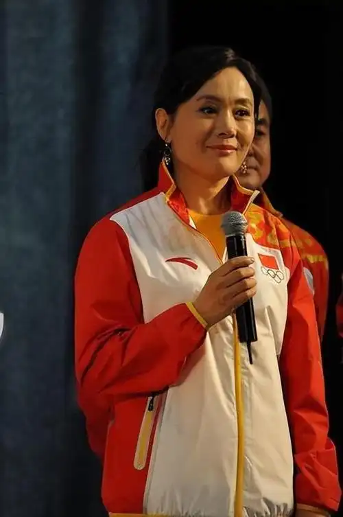 娜仁花:我这辈子最正确的决定,就是42岁高龄为小丈夫生儿子