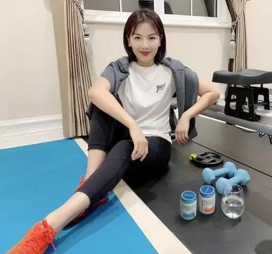 刘涛晒旧照炫耀体重146斤,依然会跳舞,劈叉,但胖到实在难认