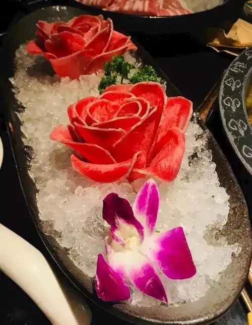 火锅店老板摆盘出绝招难怪生意那么火爆