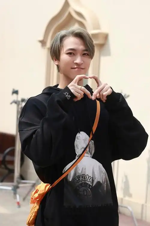 有i多么可以给我发一些宇野赞多适合画画的图么