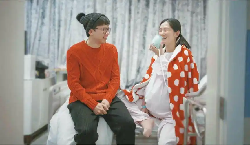 谢娜双胞胎生产全过程曝光脐带绕颈脊椎麻药这种痛只有当妈的人才懂