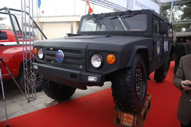国产枭龙越野车车族出展