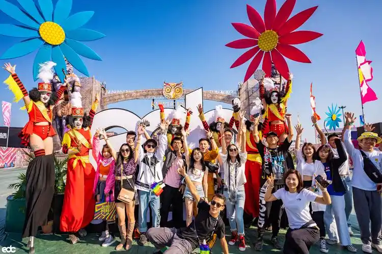 高清大图现场视频横琴音乐节音浪太强万人蹦迪场面壮观