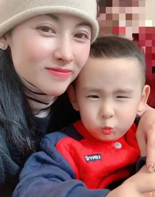 杨明娜:与田亮离婚后,一个人陪儿子长大,拍戏也带着