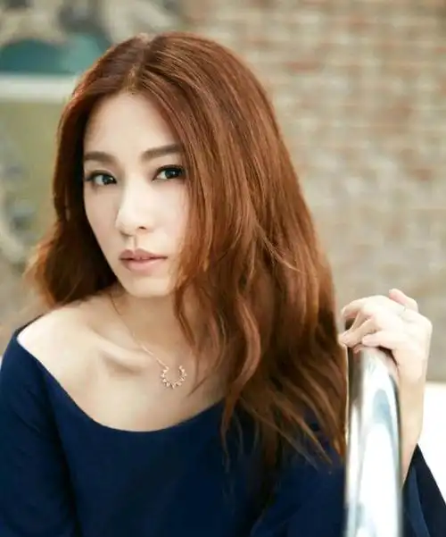 我感觉田馥甄是一个非常优秀的歌手,她的长相十分的甜美,自带知性女神