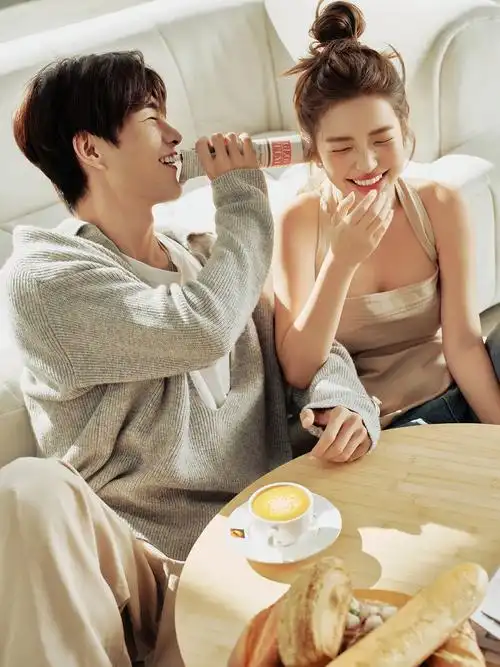 温馨日常的ins居家风韩系情侣写真7815
