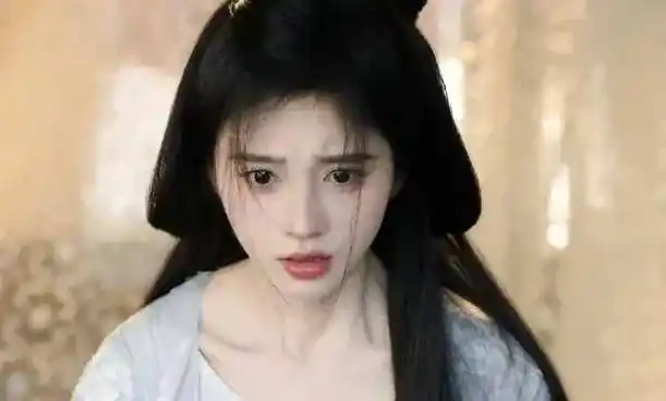 鞠婧祎卸妆前后对比曝光!