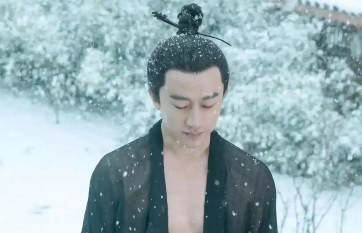 当年拍《妖猫传》时,陈凯歌想拍一场"白居易"站在雪地里,因写不出