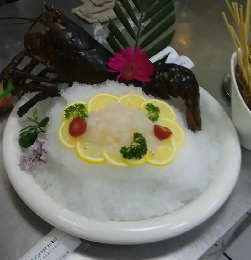 海鲜冰盘的装盘效果