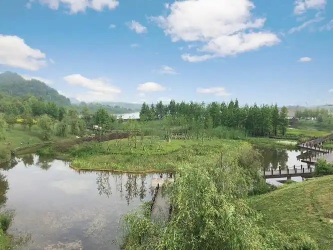 贵安新区月亮湖公园:市民就近出行新选择_贵阳