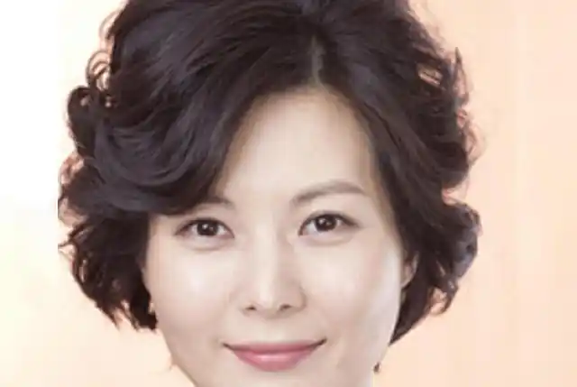 适合婆婆婚礼上的发型这个5发型让婆婆年轻20岁