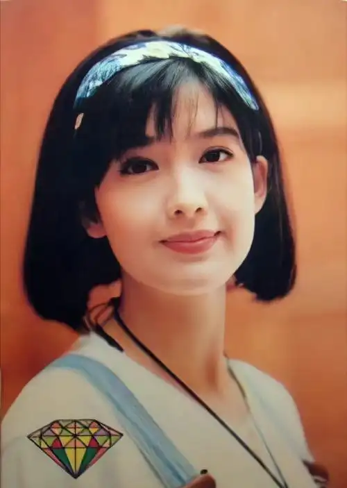 周慧敏玉女清纯多年老去婉约优雅依旧