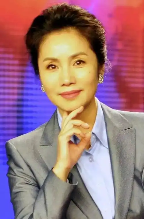 央视主持人徐俐二婚遇真爱,退休之时惹众怒,她到底做了什么?