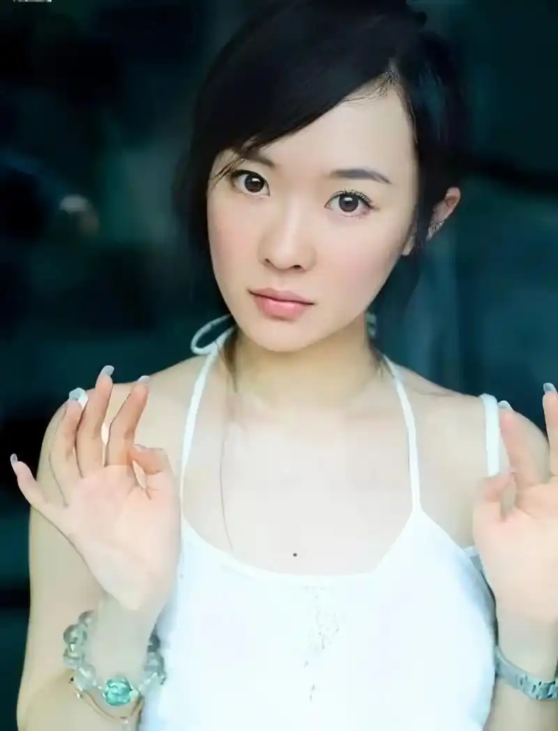 这才是清纯小白花的代表吧 霍思燕刚出道时的表现堪称经典,当年在《欢