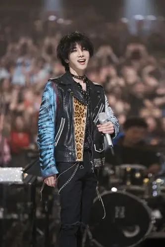 华晨宇高燃live引热议被赞行走的演唱会